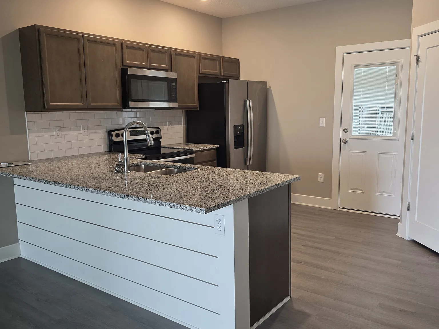 3 bed, 1210 sqft, $1,650 — Photo 4