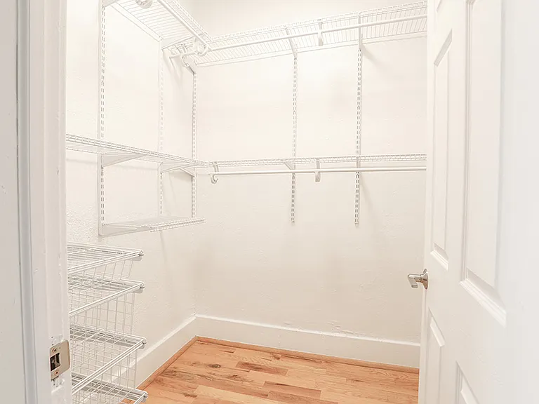Haler Apartments — Photo 17