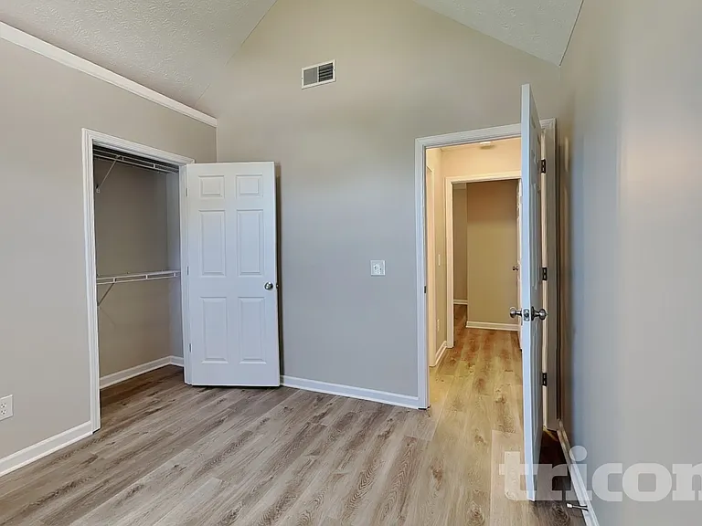 212 Dorchester Dr — Photo 13