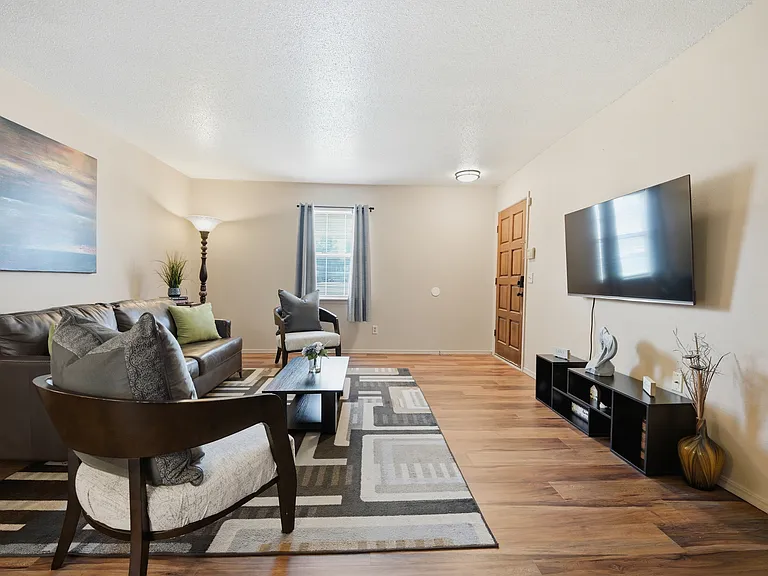 11307 N May Ave #D — Photo 5