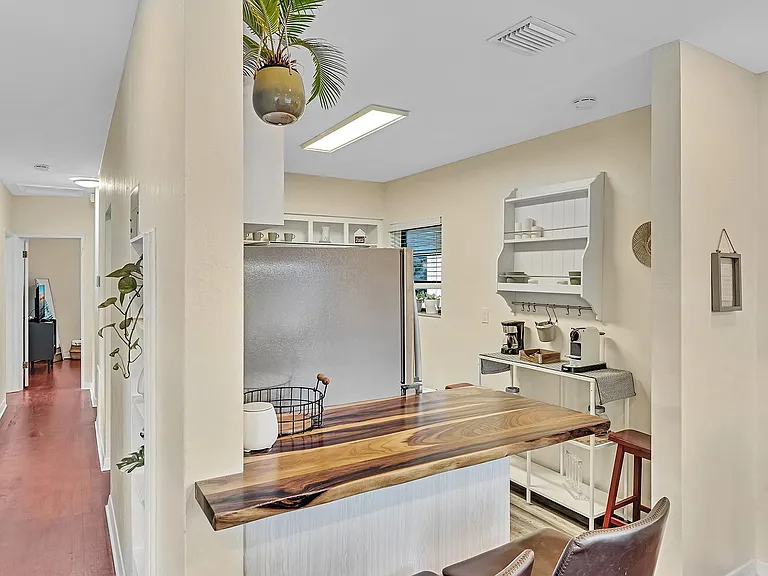 1620 NW 8th St — Photo 10