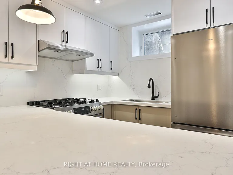 39 15th St #4 — Photo 9