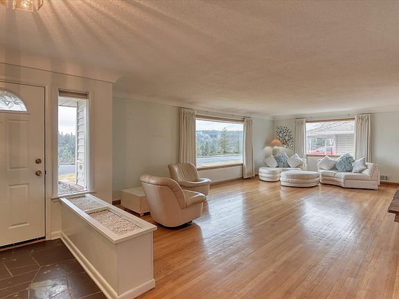 4th image of 3212 W Riverview Dr