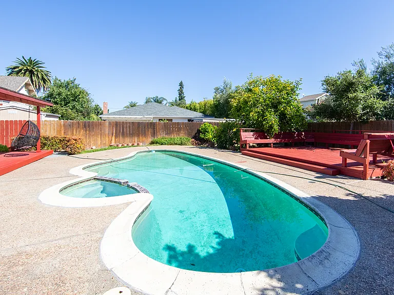 330 Beverly Ave — Photo 1
