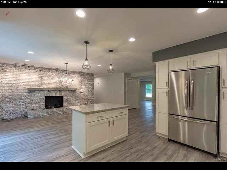 2nd image of 1724 Surrey Ln