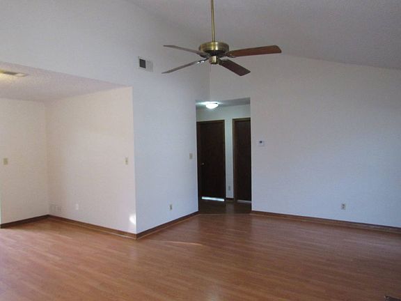 4th image of 2020 Cambridge Cir