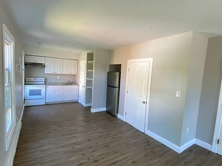 637 Main St #1 — Photo 7
