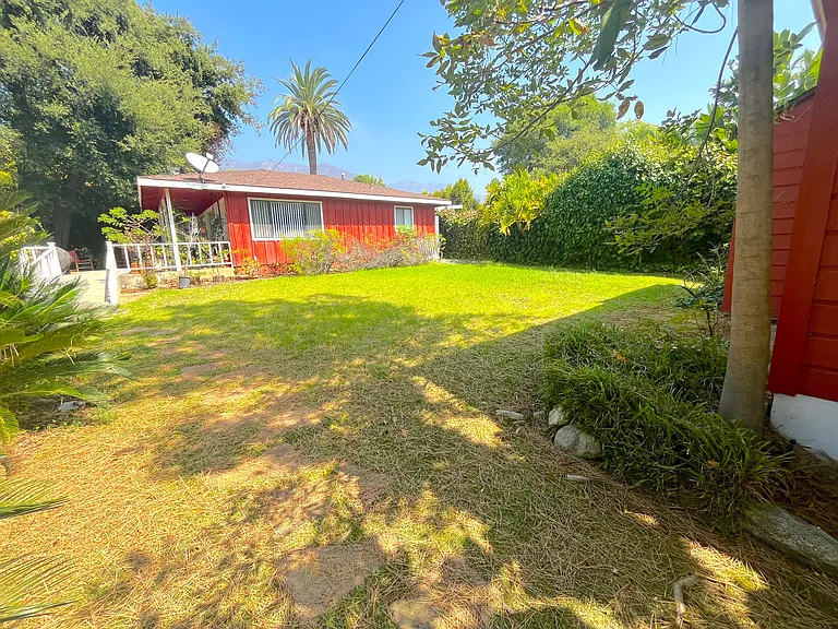 703 Manzanita Ave — Photo 32