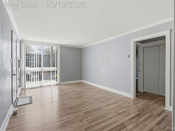 4th image of 4030 W Thirteen Mile Rd APT J2