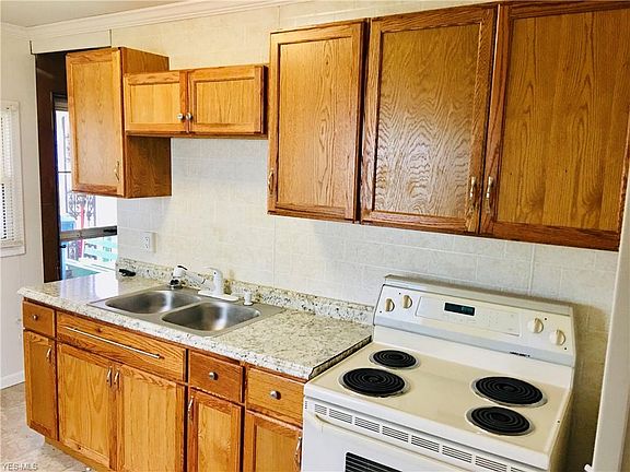 3rd image of 3917 Meadow Ln
