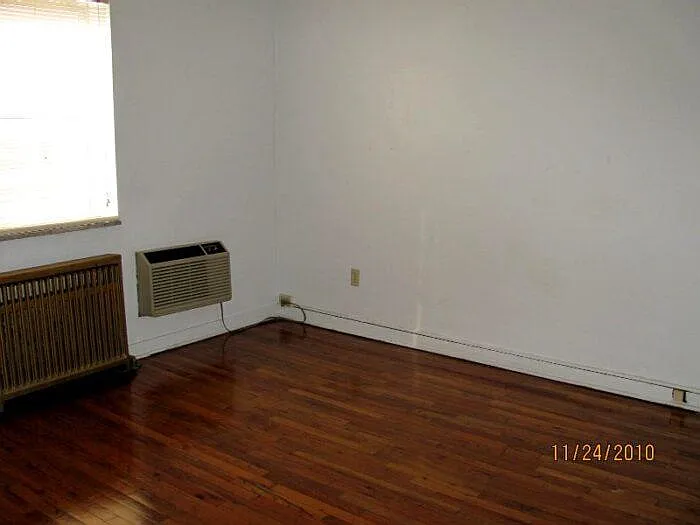 LARGE ONE BEDROOM - Beechwood Gardens