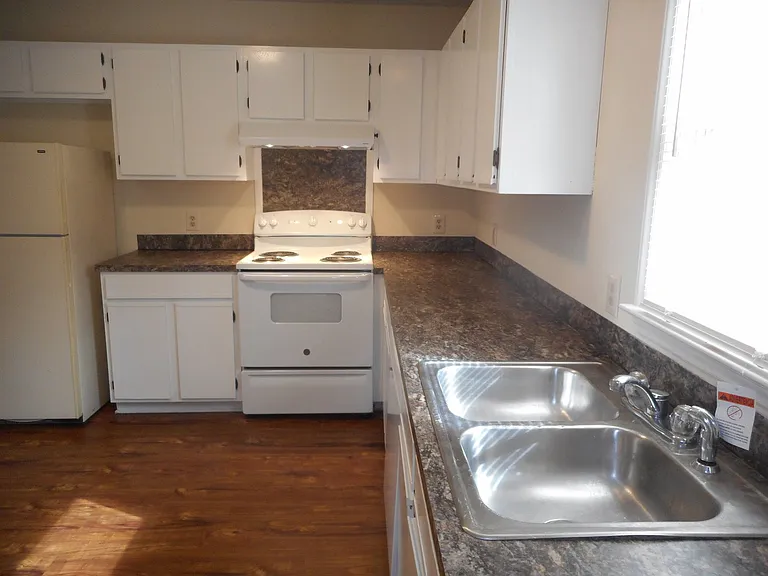 1116 Camden Ave — Photo 2