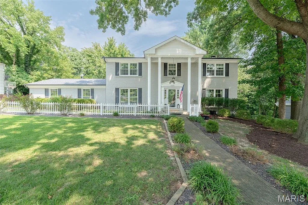 4 bed, 3.5 bath, 3725 sqft, $3,795 — Photo 4