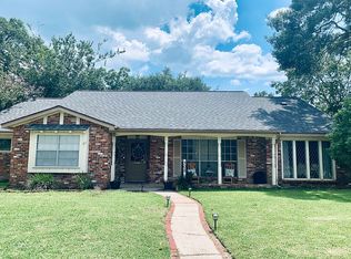 302 Shadow Creek Dr, Seabrook, TX 77586