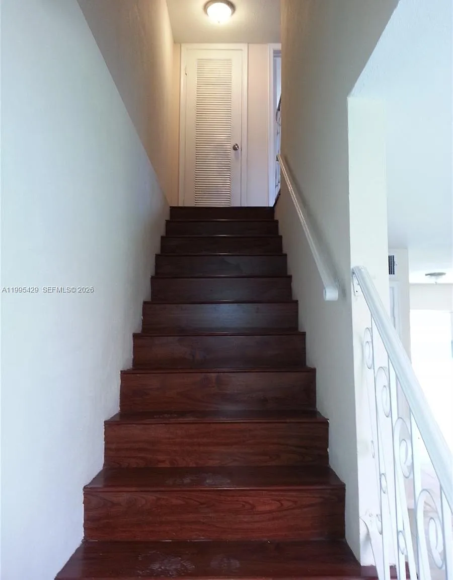Royal Oaks Townhouse 6 Co — Photo 4