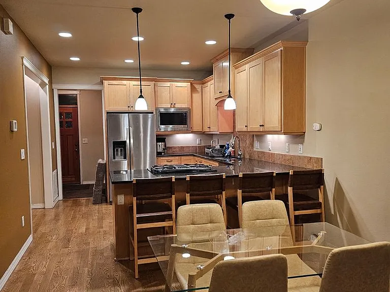 715 NE Oak St #B — Photo 8