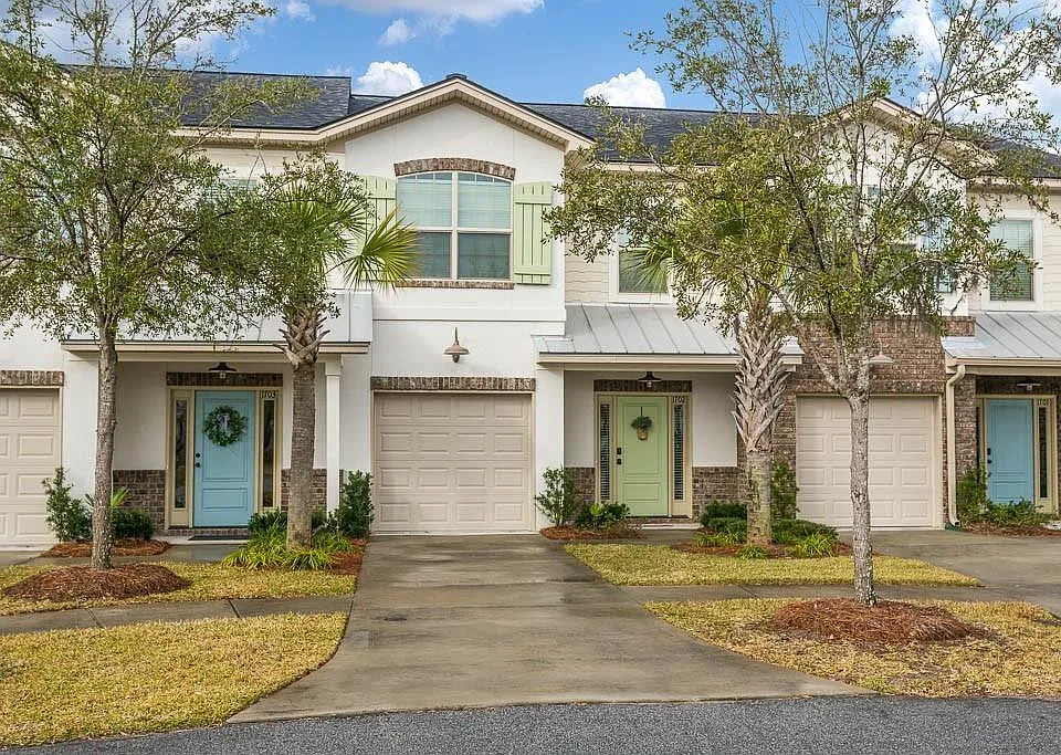1702 Mariners Cir