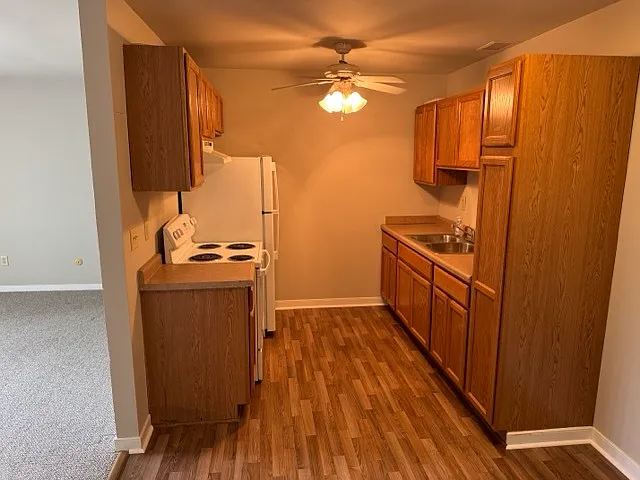 104 W Countryside Pkwy #D — Photo 2