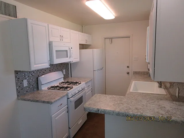 223 W Turney Ave — Photo 5