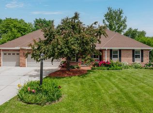 N52W14104 Aberdeen Dr, Menomonee Falls, WI 53051