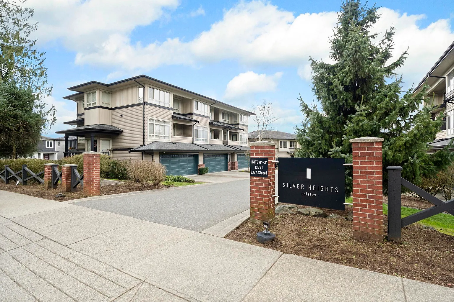 13771 232a St #5 photo 1