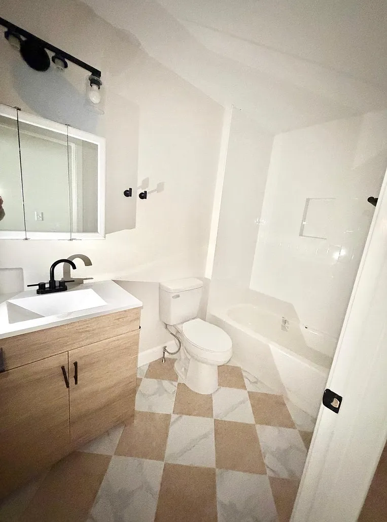 3 bed, 1.5 bath, 1250 sqft, $2,200 — Photo 2