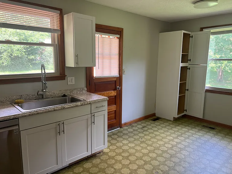 324 Old Dunbar Cave Rd — Photo 14