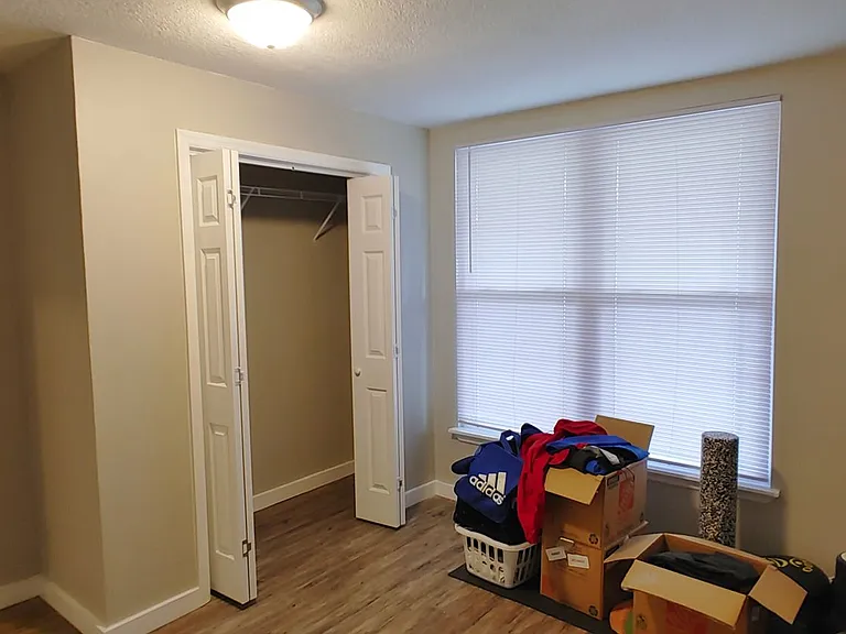 2111 Oak St — Photo 19