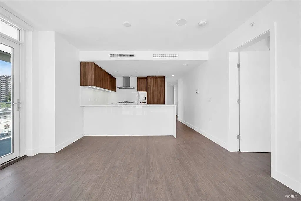 3 bed, 1011 sqft, $3,400 — Photo 4