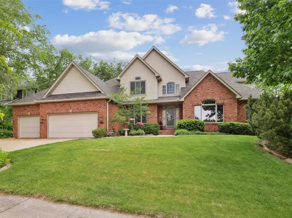 6909 Capitol View Ct, Johnston, IA 50131