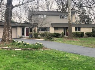 6341 Blackhawk Trl, Indian Head Park, IL