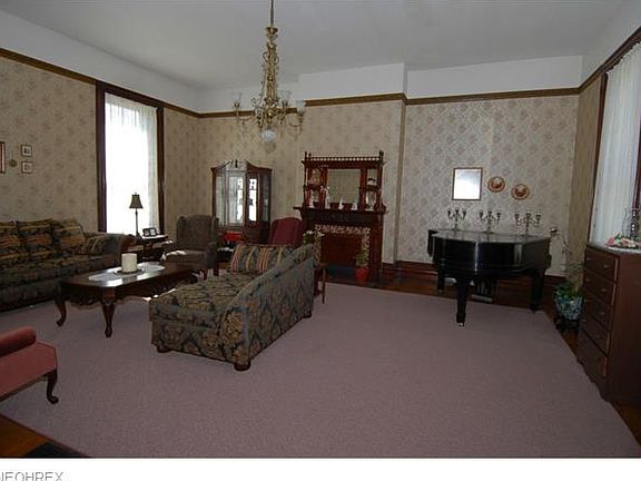 3rd image of 438 Putnam Ave
