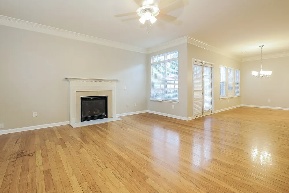 4 bed, 2.0 bath, 1796 sqft, $2,045 — Photo 4