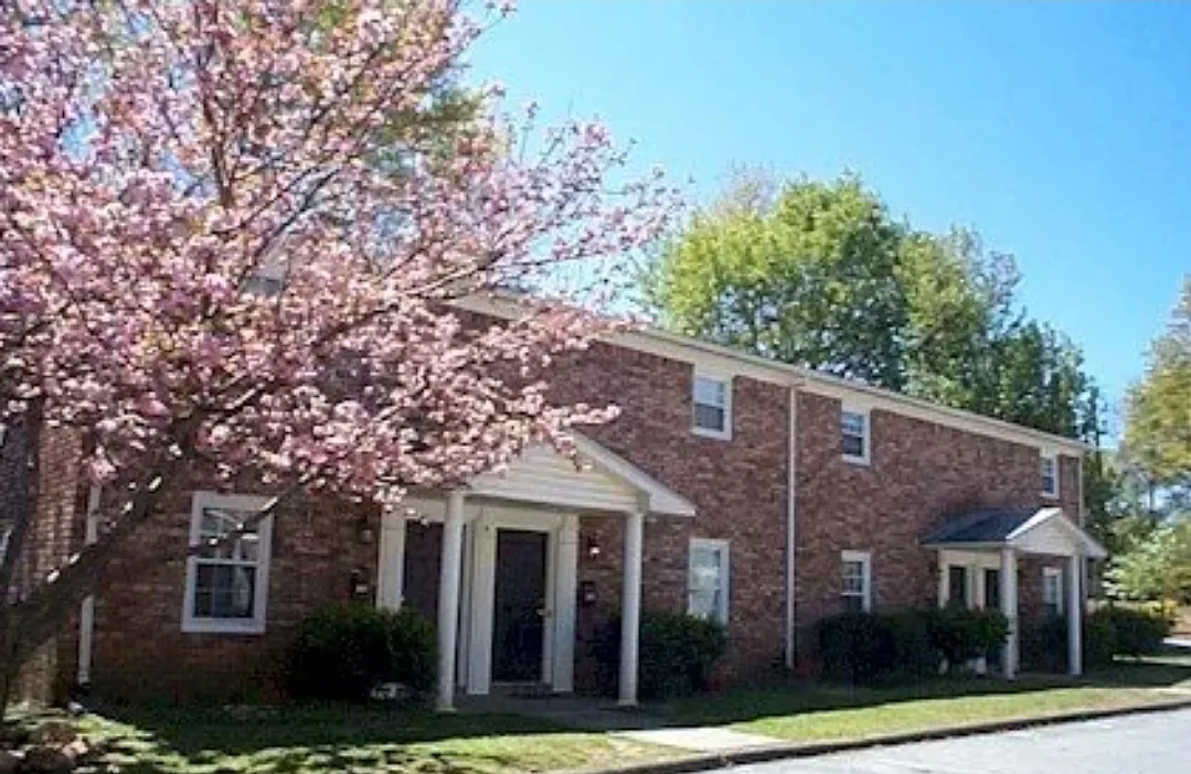 2 bed, 1100 sqft, $1,586 — Photo 1
