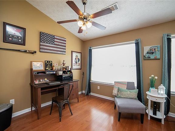 4th image of 11 Oakwood Ct