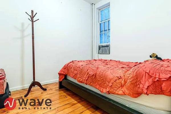 Rented by Wave Real Estate Group | media 28