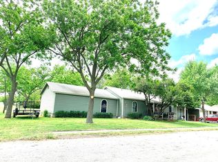 205 S Williams Dr, Comanche, TX 76442