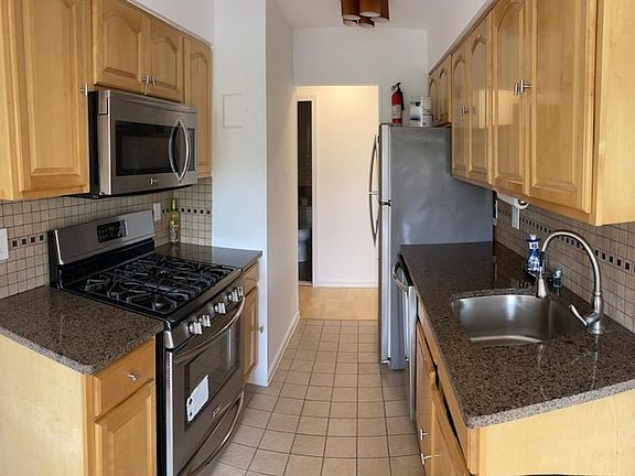 4th image of 1286 Rockland Ave