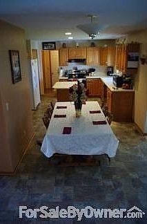 Dining room/kitchen
						:
						Nice and open