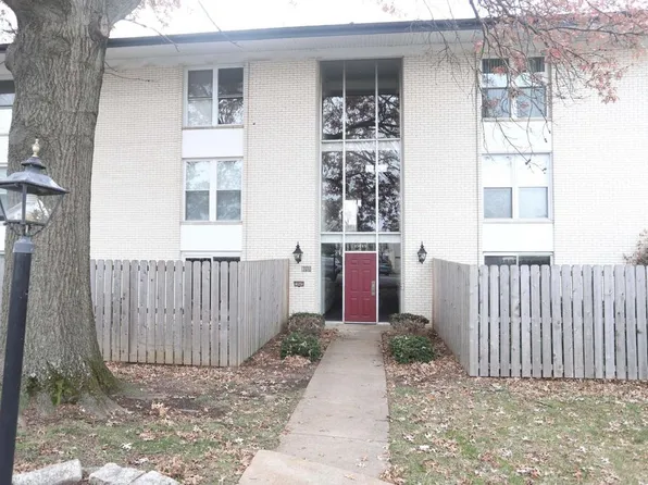 10445 Briarbend Dr, Saint Louis, MO 63146