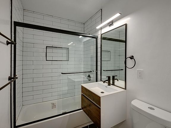 5th image of 4703 Saint Charles Pl #4AA
