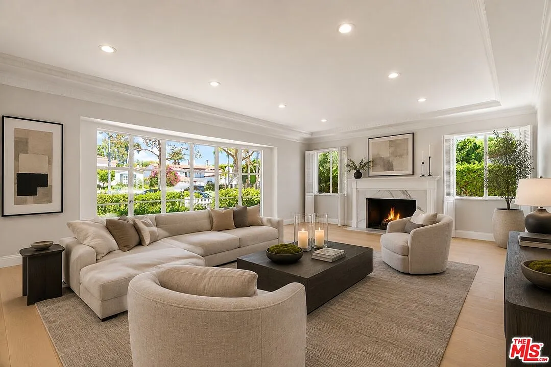5 bed, 6.0 bath, 4412 sqft, $31,500 — Photo 1