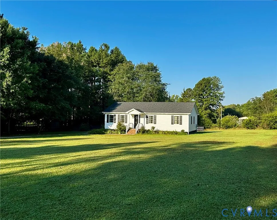 3 bed, 1.5 bath, 1260 sqft, $1,300 — Photo 2