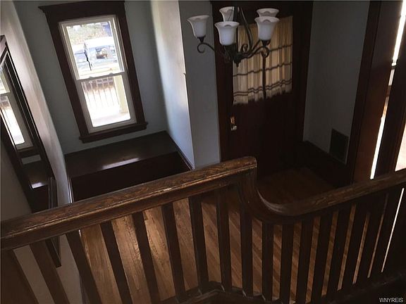 5th image of 162 Oxford Ave