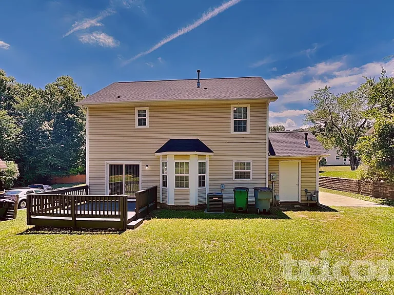 235 Chattaroy Dr — Photo 16
