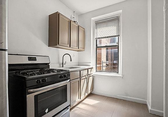 5th image of 5008 Broadway APT 6D