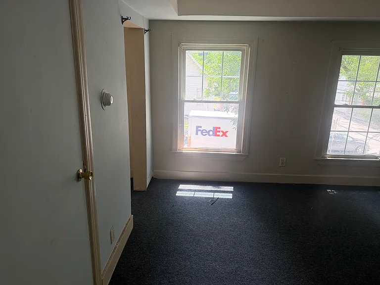 142 Campbell St #UP — Photo 5