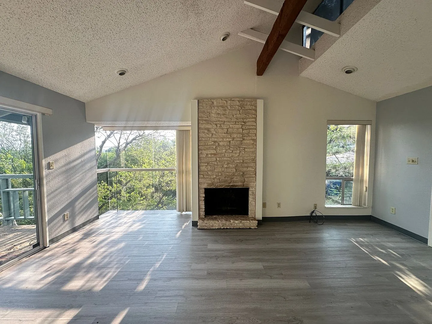 Available: 2-Bedroom Zilker Condo Near Barton Springs & Downtown — Photo 4