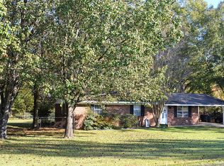 112 Center Rd, Columbus, MS 39702