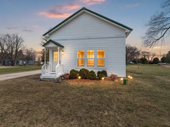 N9003 Lakeshore Dr, Van Dyne, WI 54979